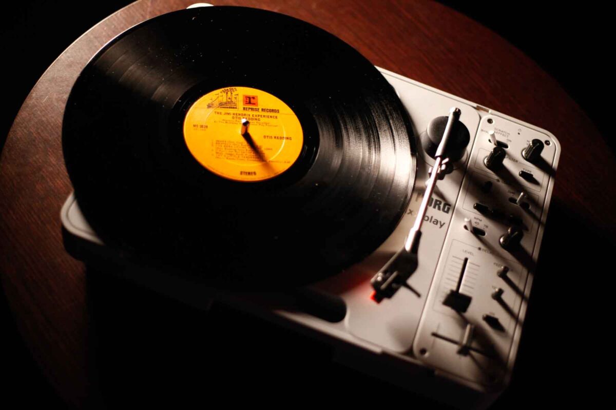 クリスマスプレゼントにも嬉しい。最高に遊べるレコードプレイヤーをご