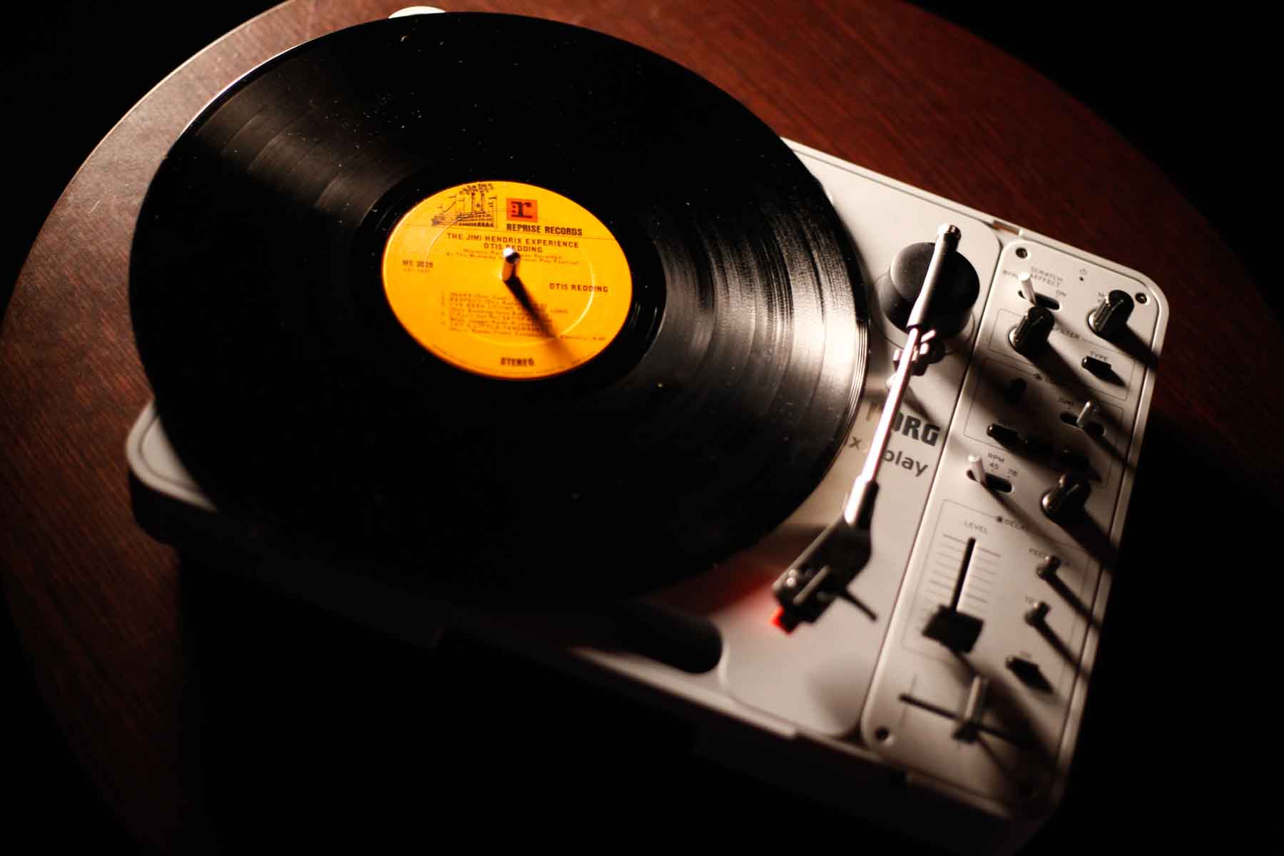 クリスマスプレゼントにも嬉しい。最高に遊べるレコードプレイヤーをご